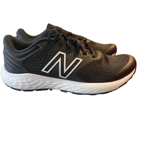 New Balance 520 V7 Women’s Running Shoes – Black & White, Size 7 (Fits Like 6) - Picture 1 of 9